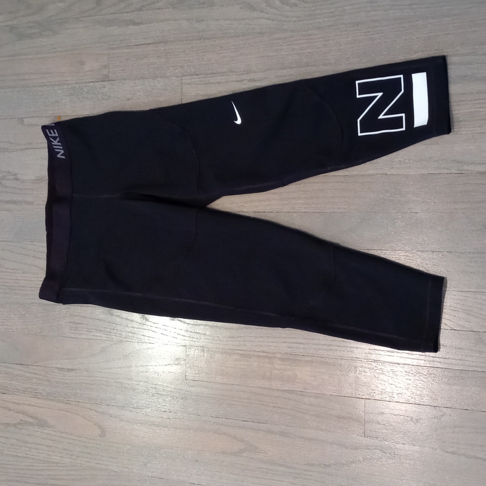 Nike medium Dri-Fit women's leggings 3/4 length